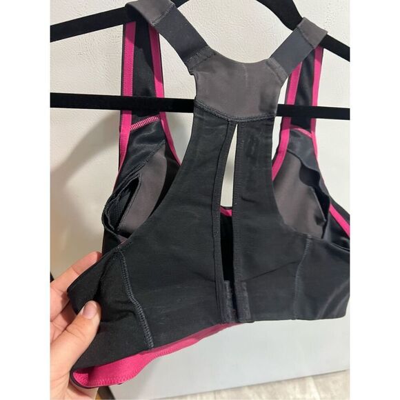 Under Armour Black Bra Woman’s Size 34C Heat Gear - Picture 11 of 16